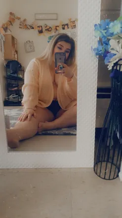 OnlyFans account  elliemay21 header 2
