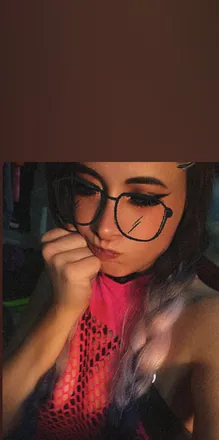 OnlyFans account  shark-girl header 2