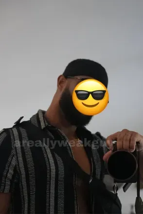 OnlyFans account  areallyweakguy avatar 1