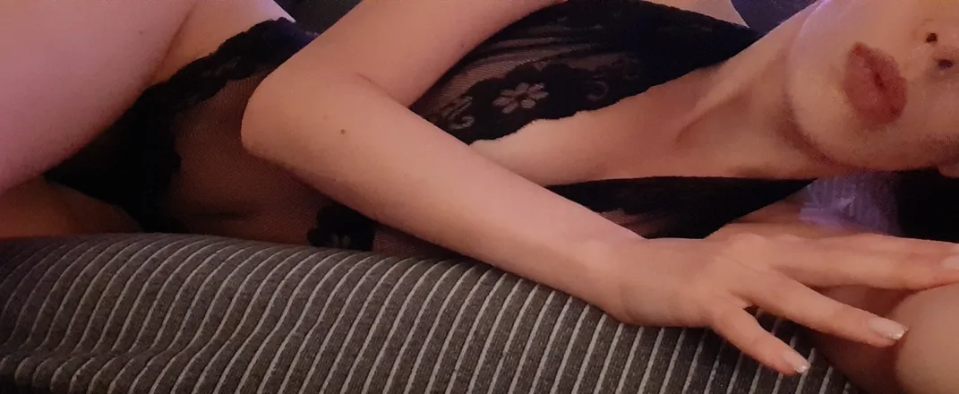 OnlyFans cuenta yourmikky header 2