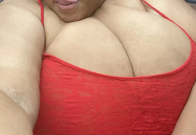 OnlyFans cuenta sexyreddbewbz avatar 1