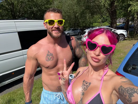 OnlyFans cuenta hayleyqjohnnyb header 2