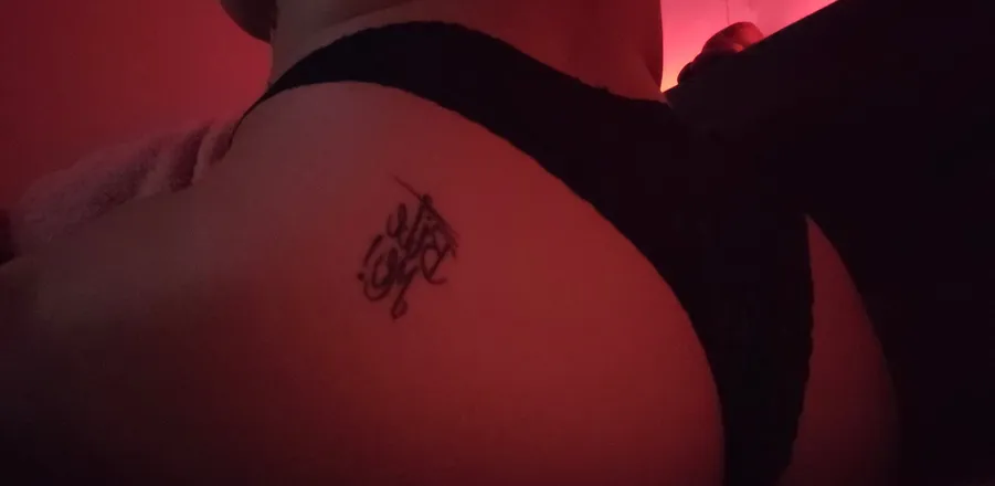 OnlyFans cuenta nikki-cream header 2