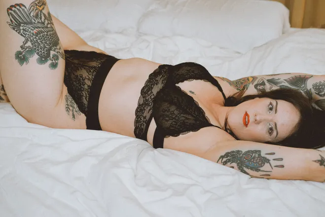 OnlyFans cuenta hilaryjanetattoos header 2