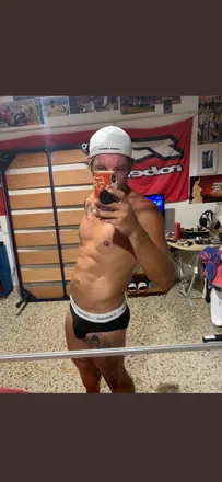 OnlyFans account  holeypapi header 2