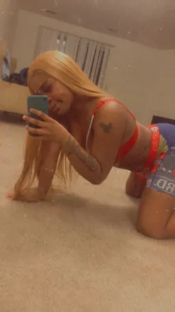 OnlyFans cuenta prettnara header 2