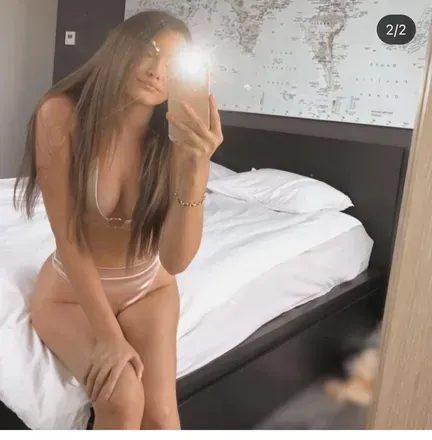 OnlyFans cuenta goddessbelx1 header 2