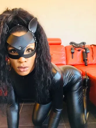 OnlyFans cuenta kyaraferreira1 header 2