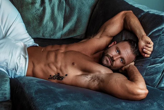 OnlyFans account  vphysique header 2