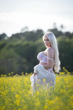 OnlyFans cuenta mariannekalliofree header 2