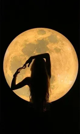 OnlyFans account  light_moon header 2