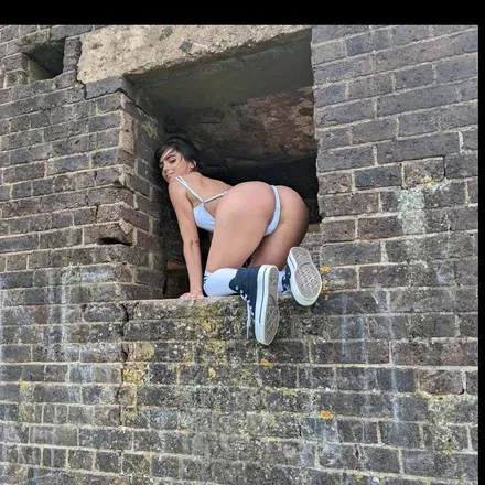 OnlyFans cuenta leahray_xx header 2