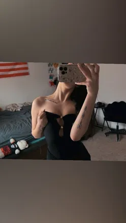 OnlyFans account  itzzme.trinity2 header 2