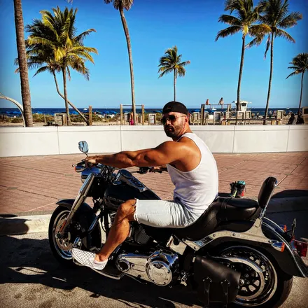 OnlyFans cuenta riko_fit header 2