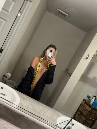 OnlyFans cuenta sexynewmommy header 2