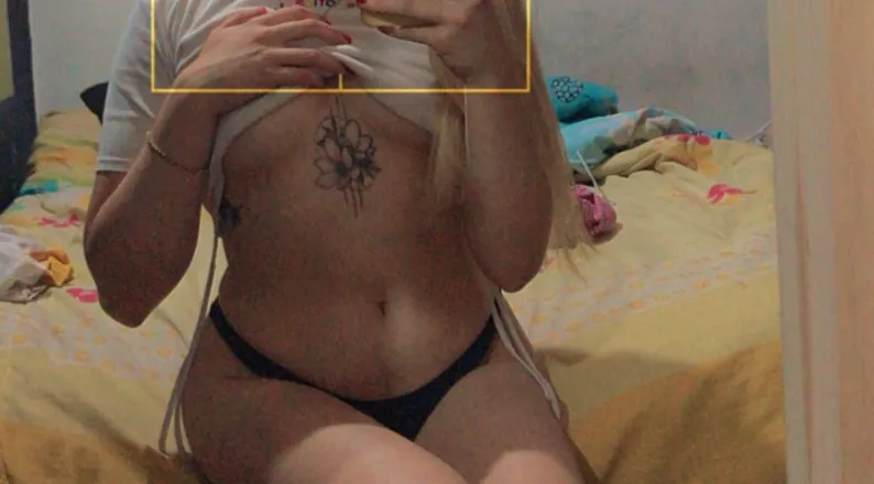 OnlyFans cuenta onlyyroxxy header 2