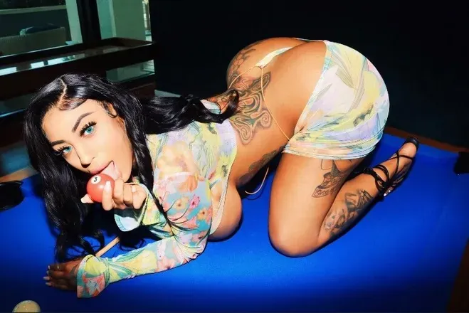 OnlyFans cuenta zen_mami header 2