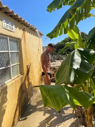 OnlyFans account  boyontheisland avatar 1