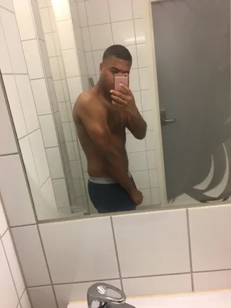 OnlyFans account  toohandsome870 header 2