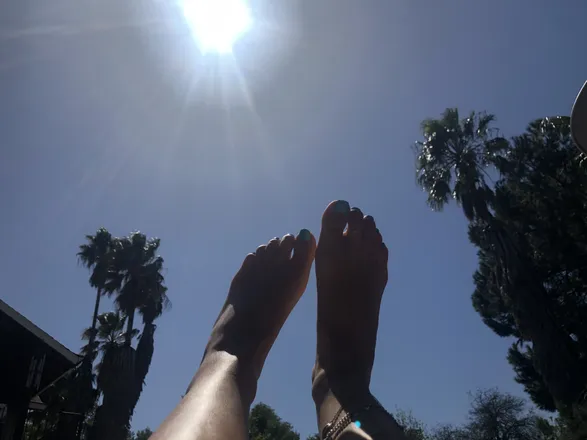 OnlyFans cuenta sarasfeetloveyou header 2