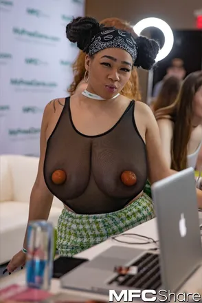 OnlyFans cuenta mfchoneybusty header 2
