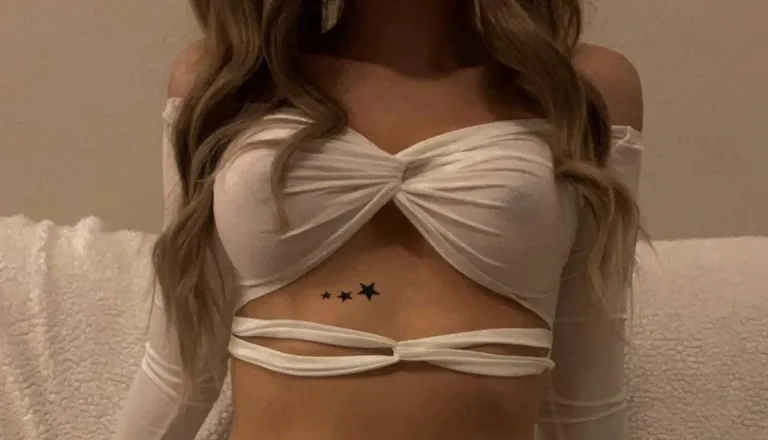 OnlyFans account  itslovelyrebecca header 2