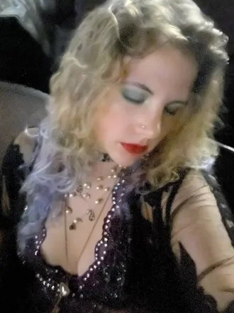 OnlyFans cuenta x_candyvampire header 2