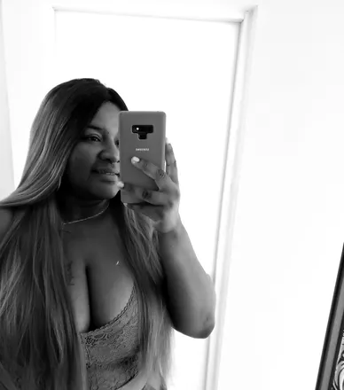 OnlyFans account  yamilkaalexand2 header 2