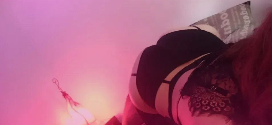 OnlyFans cuenta lilyaell header 2