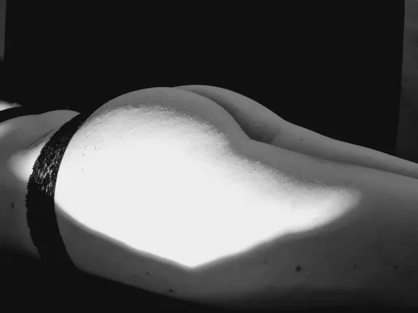 OnlyFans cuenta ninablackandwhitefree header 2