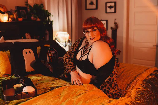 OnlyFans cuenta graveyardqueen header 2