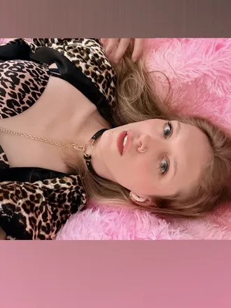 OnlyFans cuenta velvettgiirl header 2