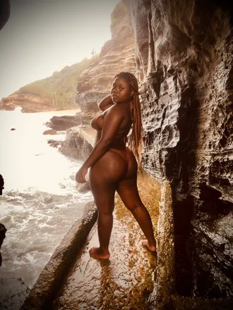 OnlyFans cuenta proudlyafrican header 2