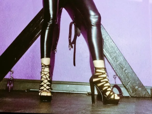 OnlyFans cuenta mistresszanna header 2