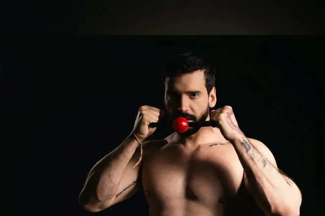 OnlyFans cuenta mrvelvetofc header 2