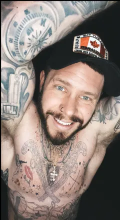OnlyFans cuenta tattoosnmuscles header 2