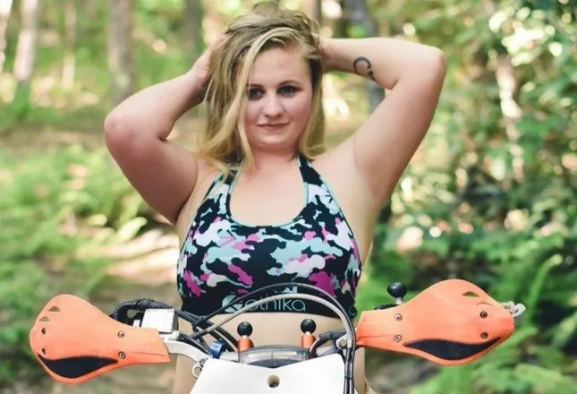 OnlyFans cuenta dirtbikedarbie header 2