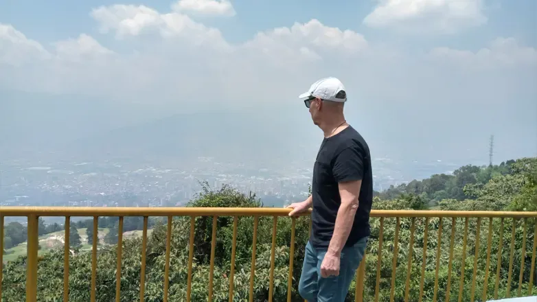 OnlyFans cuenta alexenmedellin header 2