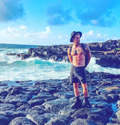 OnlyFans cuenta somebodysayshots header 2