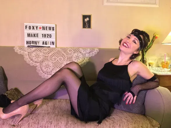 OnlyFans cuenta foxylilly_official header 2