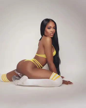 OnlyFans cuenta prissykylie header 2