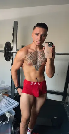 OnlyFans cuenta mrtaioliver header 2