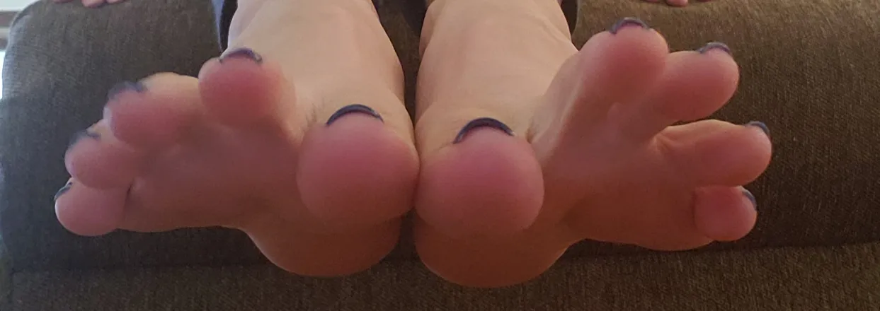 OnlyFans cuenta prettykittyfeet4 header 2