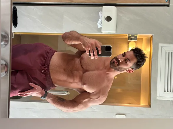 OnlyFans cuenta oliver_alpha header 2