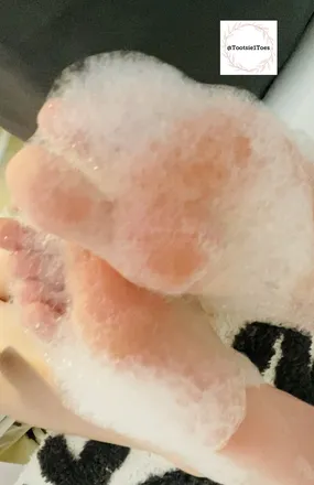 OnlyFans account  tootsie1toes header 2