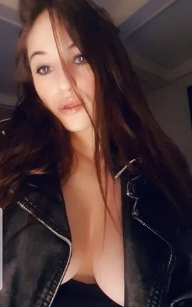 OnlyFans account  redrosieredrosie header 2