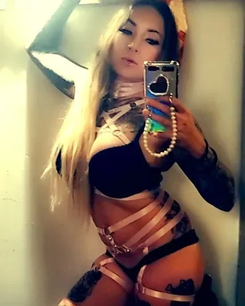 OnlyFans account  roxy_r6 avatar 1