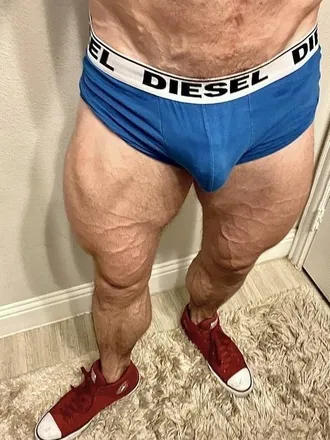 OnlyFans cuenta dommuscledaddy header 2