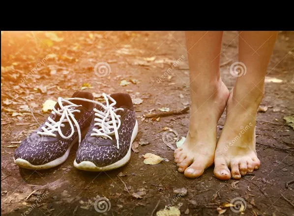 OnlyFans cuenta comeseemyfeet_ellie header 2