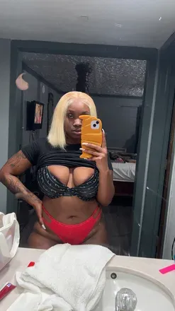 OnlyFans account  redvix avatar 1